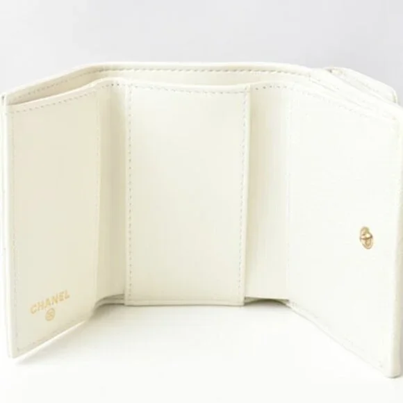 CHANEL White Caviar Leather Wallet - Picture 6 of 11